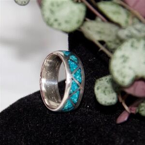 Native American Sterling Silver Turquoise Chip Inlay Band Ring Size 7.75